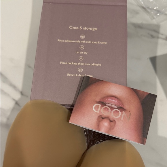 NOOD Ultra Thin Adhesive Bra - Cream - Picture 5 of 6